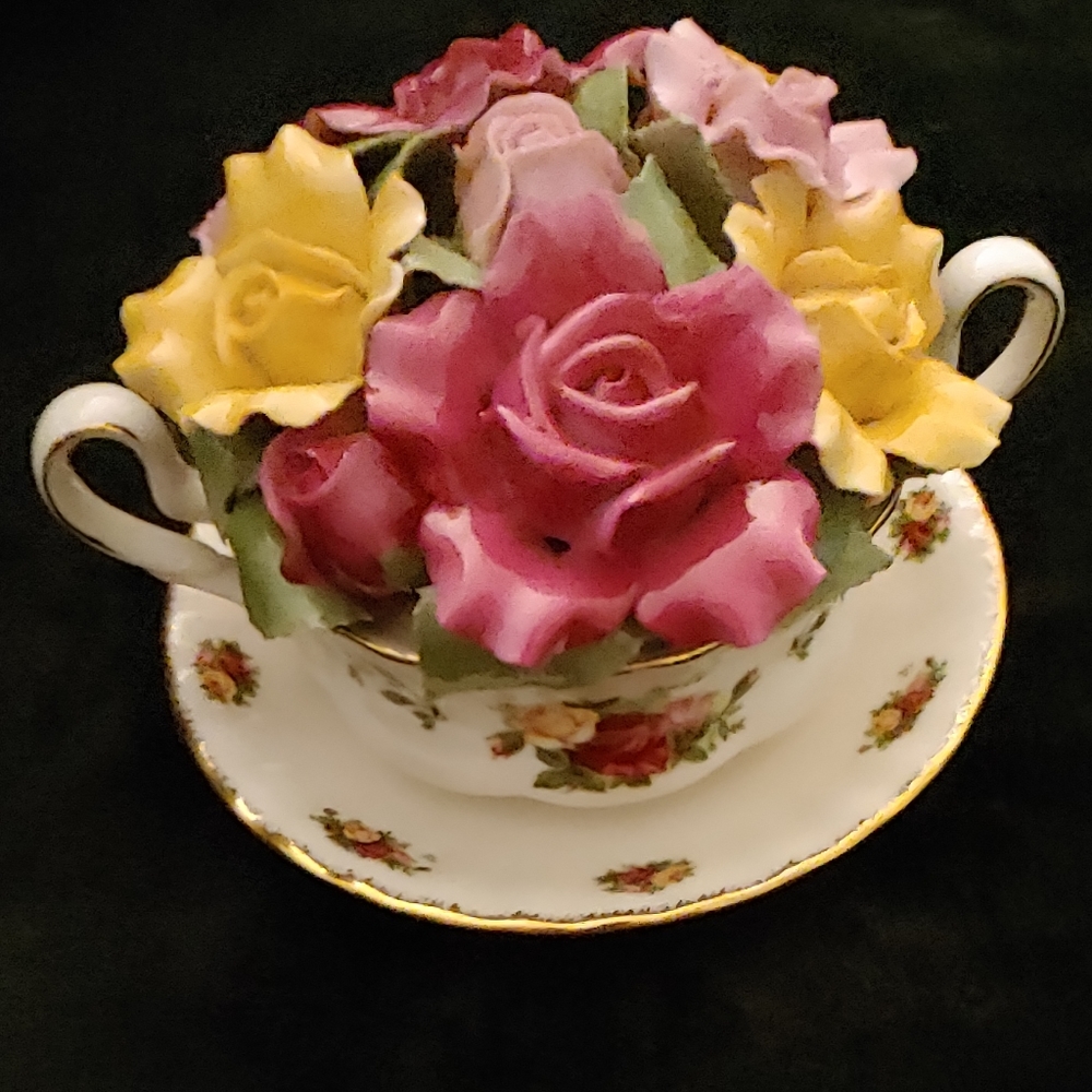 Old Country Roses Cup of Soup Musical Bouquet